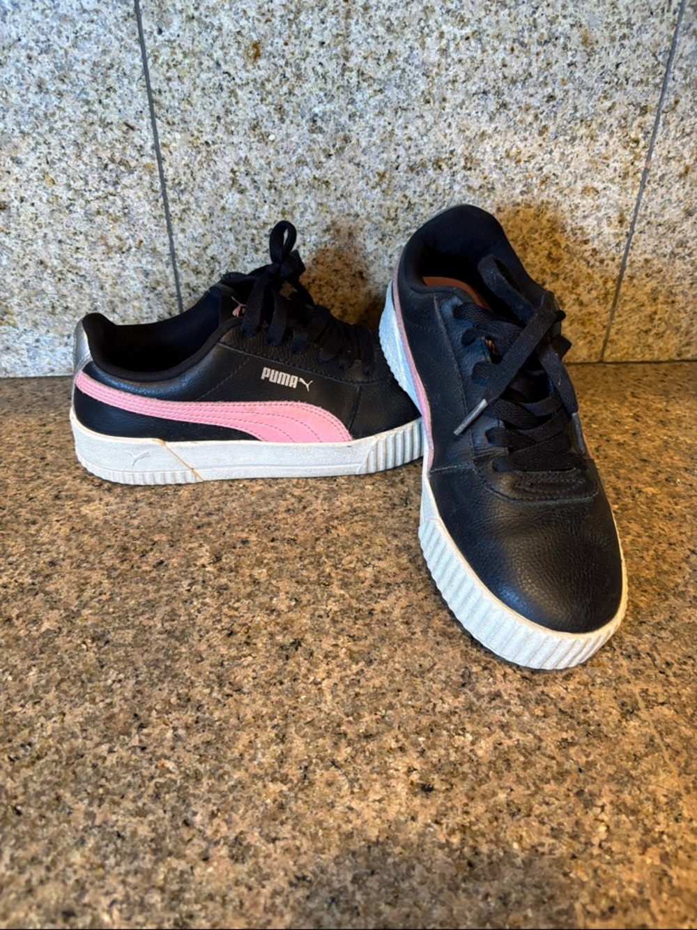 Puma Black Low-Top Sneakers with Pink Formstrip